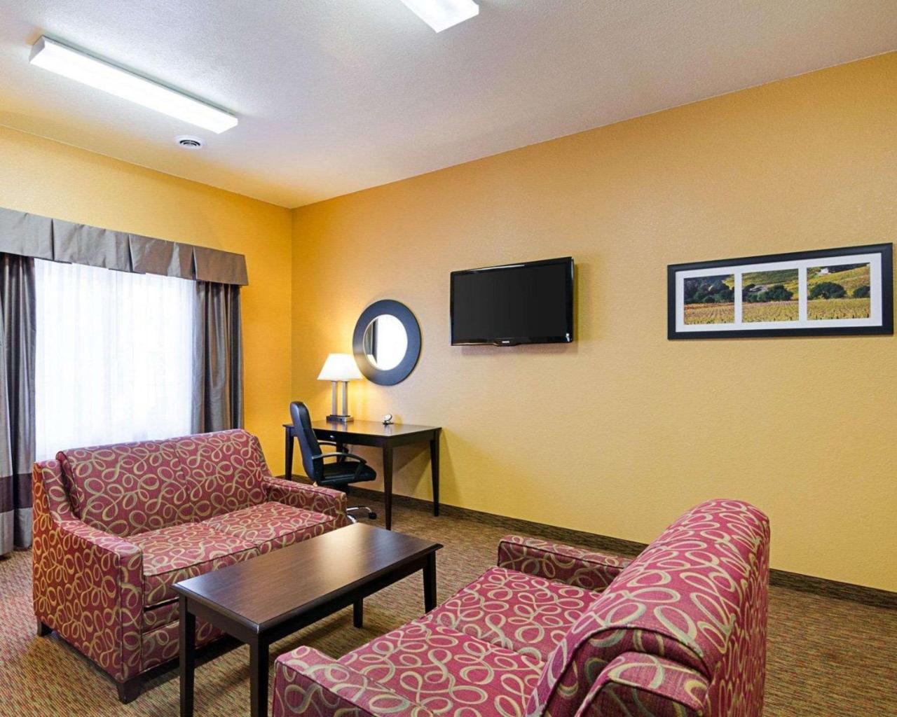 Comfort Inn & Suites Orange - Montpelier Extérieur photo